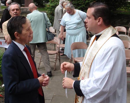 Congressman Dennis Kucinich with Rev. Eric Orzech, president of the Polish American Priests Association