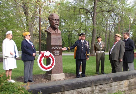 Dedicating the wreath on Polish Constitution Day