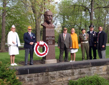 Placing wreath at Henryk Sienkiewicz statue in Polish Cultural Garden