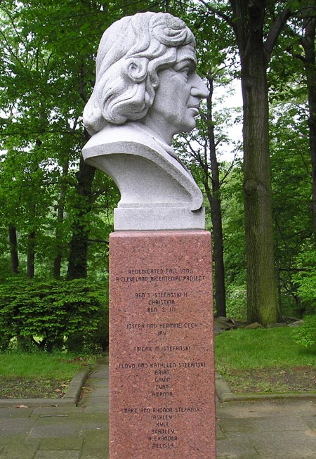 Nicoluas Copernicus statue in Polish Cultural Garden in Cleveland, Ohio (photos by Dan Hanson)