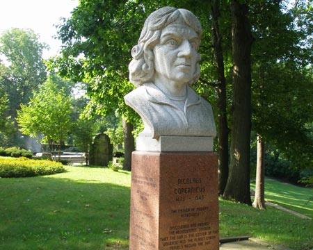 Nicoluas Copernicus statue in Polish Cultural Garden in Cleveland, Ohio (photos by Dan Hanson)