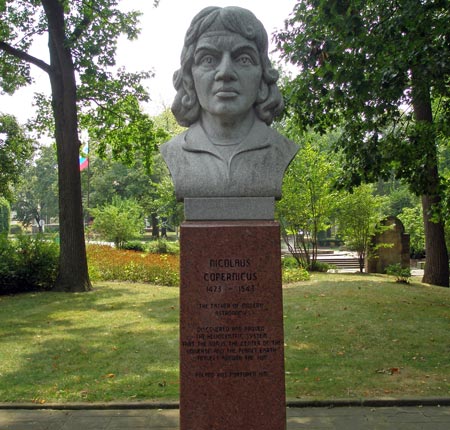 Nicoluas Copernicus statue in Polish Cultural Garden in Cleveland, Ohio (photos by Dan Hanson)