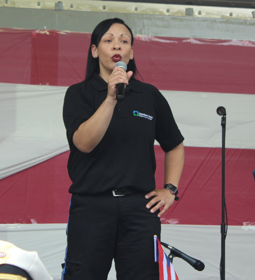 Beatrice Gomez singing the anthem