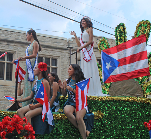 Miss Puerto Rican Image 2018 Nayeli Claudio and her court