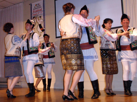 Sezatoarea Folk Dancers