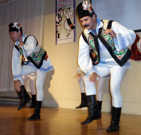 Sezatoarea Romanian Folk Dancers in Cleveland