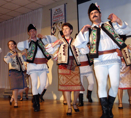 Sezatoarea Romanian Folk Dancers in Cleveland