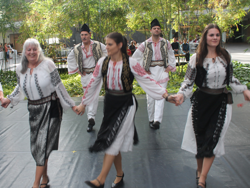 Sezatoarea Romanian Dance Group