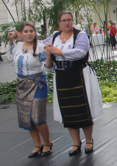 Sezatoarea Romanian Dance Group