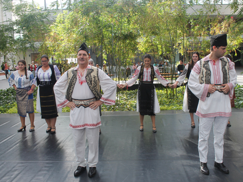 Sezatoarea Romanian Dance Group