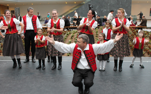 Living Traditions Folk Ensemble 