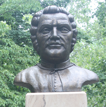 Bust of Aleksander Duchnovic