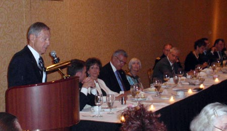 US Senator George Voinovich speaks at dinner