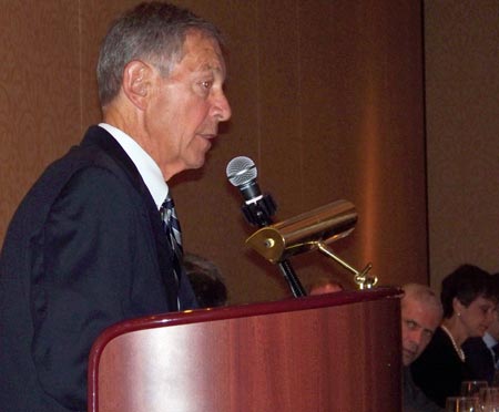 US Senator George Voinovich speaks at dinner