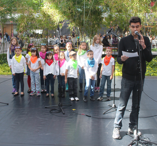 Victor Trejgut introduces the Serbian Community Children's Choir