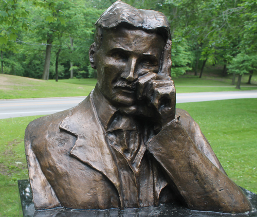 Nikola Tesla bust