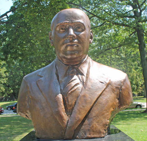 Milutin Milankovic bust