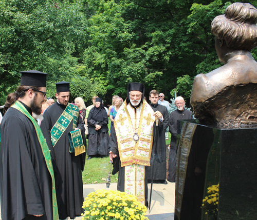 His Grace Bishop Irinej and Very Rev. Dragoslav Kosic led the blessing and dedication of the bust  of Nadezda Petrovic