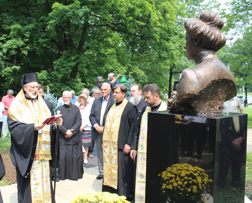His Grace Bishop Irinej and Very Rev. Dragoslav Kosic led the blessing and dedication of the bust  of Nadezda Petrovic