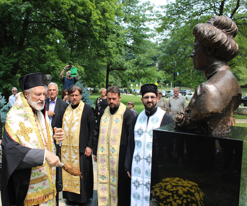 His Grace Bishop Irinej and Very Rev. Dragoslav Kosic led the blessing and dedication of the bust  of Nadezda Petrovic