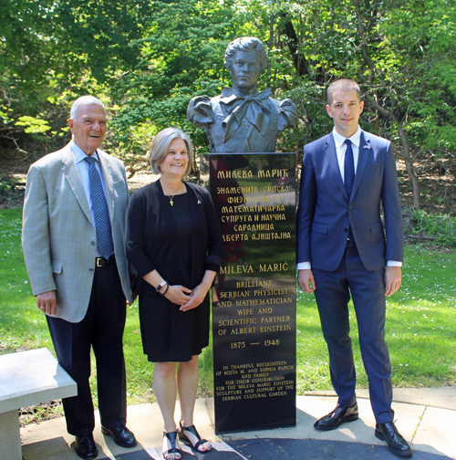 Mayor Georgine Welo, Ambassador Marko Djuric and Alex Machaseke with the bust of  Mileva Maric