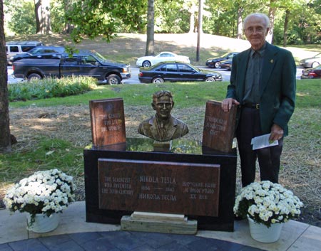 Milorad Prtejenjak with Nikola Tesla statue
