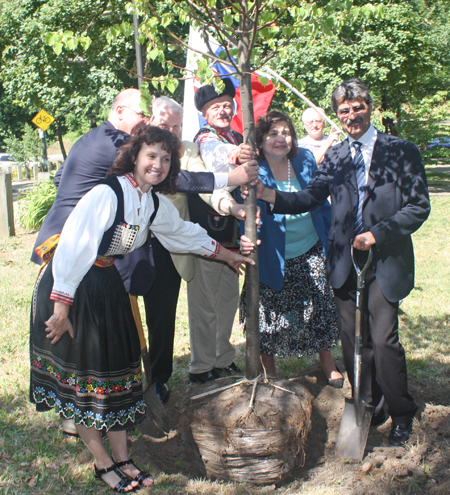 Slovak group around new tree