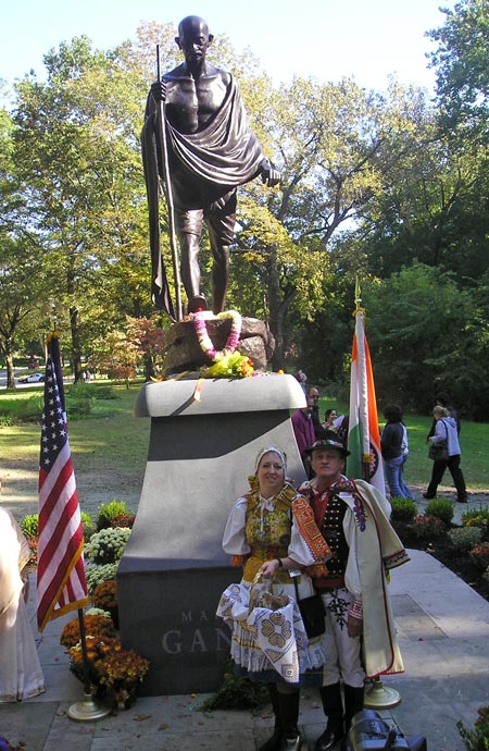 Slovak-Americans Denise Ivan-Antus and George Terbrack One World Day - in front of the Gandhi statue