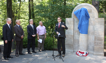 Consul Jure mauc and dignitaries