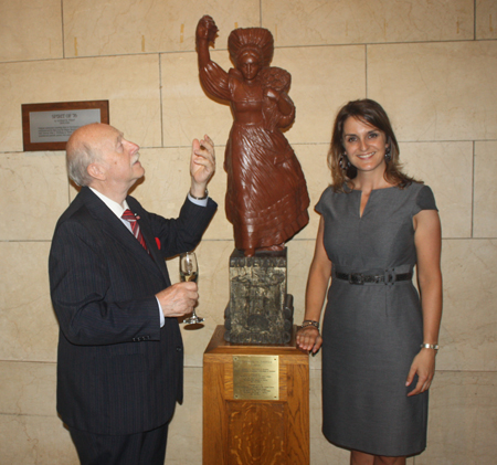 August Pust and Johanna Bajc in front of the Slovenian Lady Statue