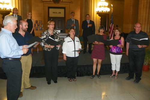  A choir sang the national anthems of US and Slovenia