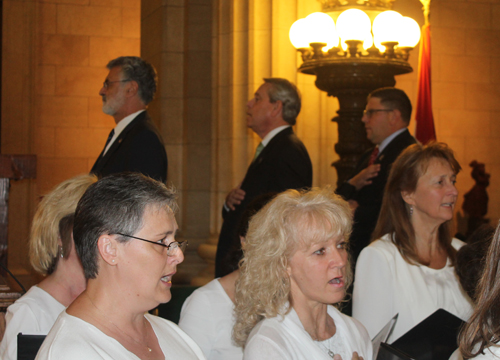  singing of the national anthems of the United States and Slovenia led by the Choir