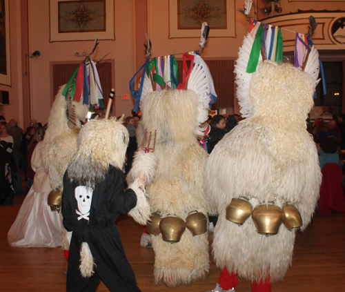 Slovenina Kurents dancing