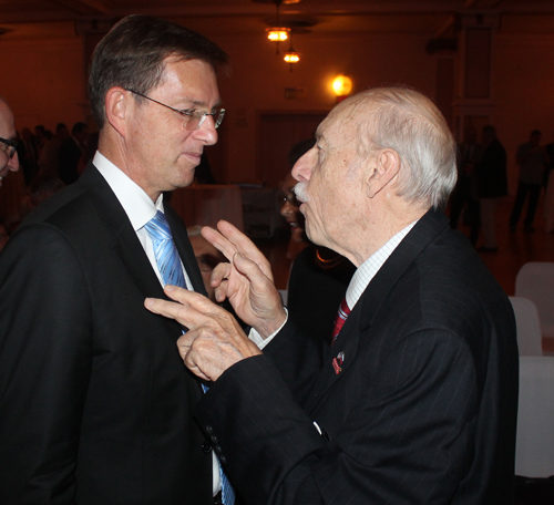 August Pust talking with Slovenian Prime Minister Miro Cerar