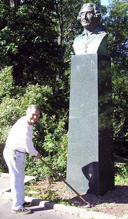 Slovenian Bishop Baraga statue -Slovenian Cultural Garden - Cleveland Ohio (photos by Dan Hanson)