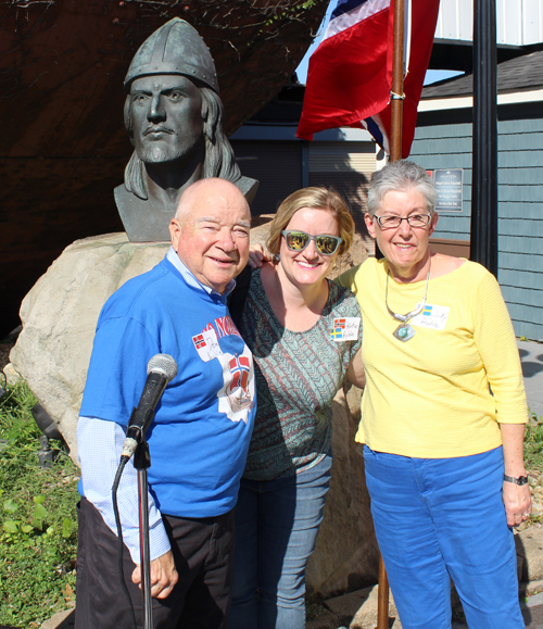 Posing for photos with the Leif Erikson bust