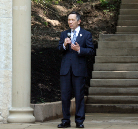 Congressman Dennis Kucinich in Syrian Garden