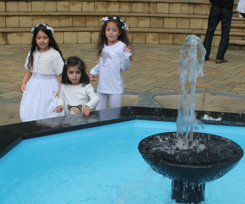 Young Syrain American girls at the fountain