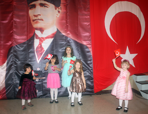 Young girls with Turkish flags