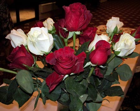 Red and white roses for Turkey
