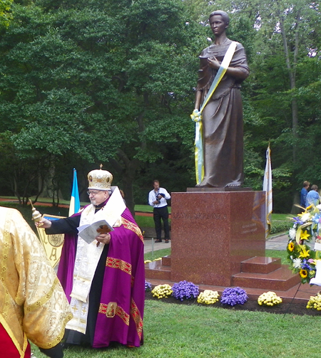 Most Reverend John Bura DD, Eparch of St Jospahat Ukrainian Catholic Cathedral blesses the Lesya Ukrainka statue
