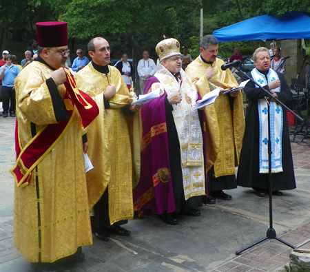 Ukrainian clergy bless the Lesya Ukrainka statue in Cleveland