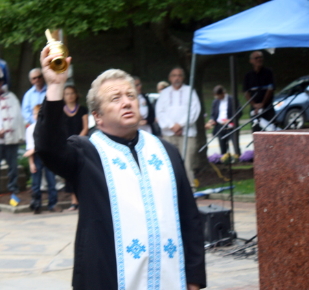 Ukrainian clergy bless the Lesya Ukrainka statue in Cleveland