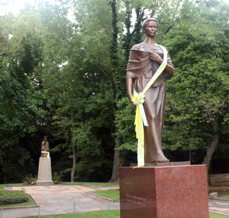 Lesya Ukrainka statue