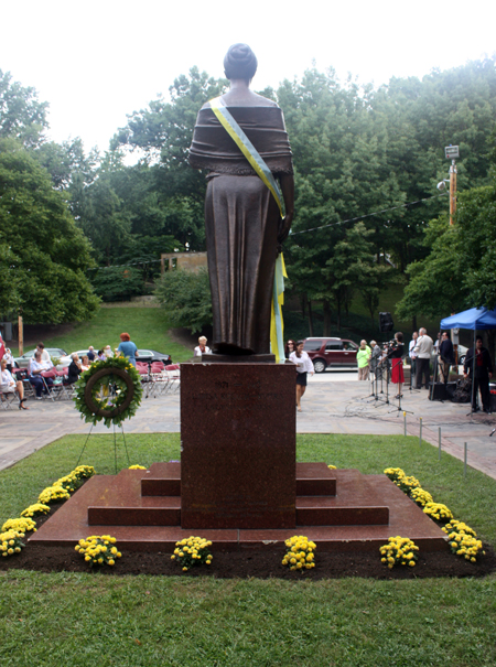 Lesya Ukrainka statue - rear view