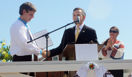 Roman Fedkiw accepts proclamation from Congressman Dennis Kucinich