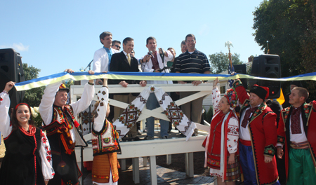 cutting the ribbon to officially open the new Ukrainian Heritage Park in Parma