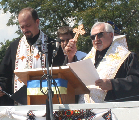 Bishop John Bura of the Ukrainian Catholic Eparchy of St. Josaphat and St Vladimir Ukrainian orthodox Cathedral Assistant Pastor Rev. Michael Hontaruk blessed the flags of Ukraine and the United States