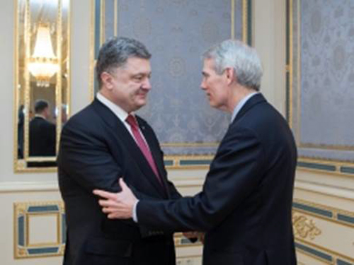 Ukrainian President Petro Poroshenko and US Senator Rob Portman