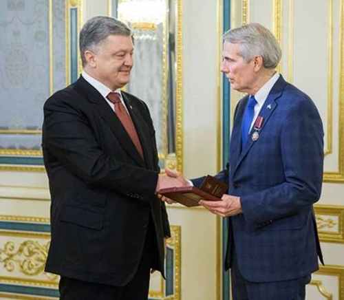 Ukrainian President Petro Poroshenko and Senator Rob Portman
